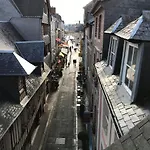 Le Du Gouverneur